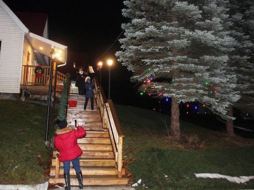 It sorta worked: For want of a small fuse on the light string, the tree lighting was lost, as only the bottom row of lights came on at Soldiers Memorial Hall Friday night in Sharbot Lake. Photo/Craig Bakay